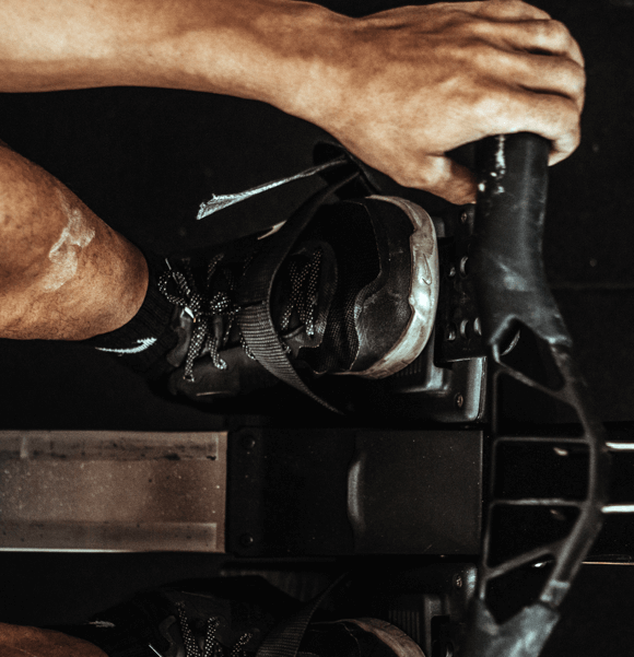 Photo de musculation à l'exercice du rameur, exercice fondamental pour toute pratique sportive chez 3X15.