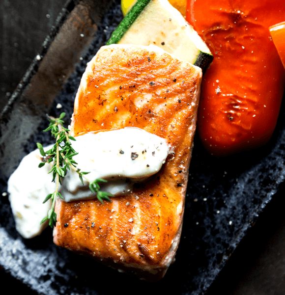 Photo de repas complet à base de poisson pour un bon apport nutritif grâce aux conseils de 3X15.